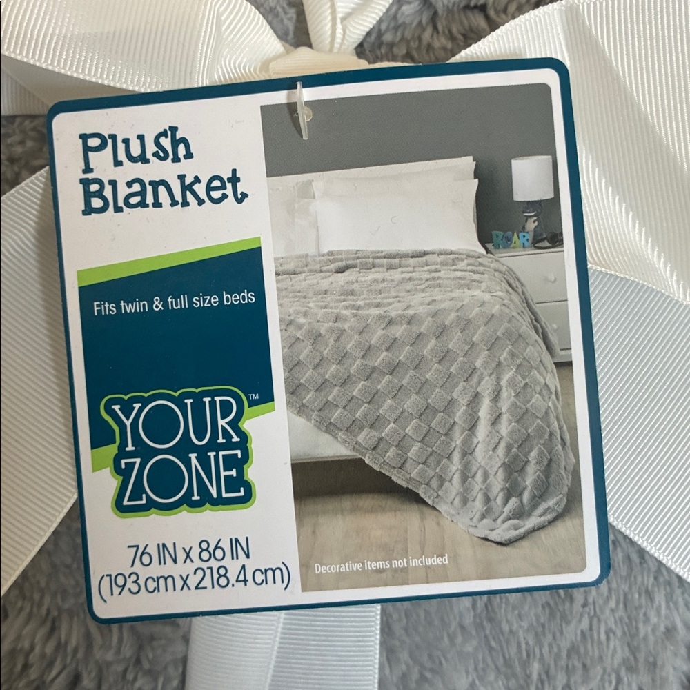 NWT- Luxurious Super Soft- Gray Embossed Checkerboard Oversized Blanket 76x86 - Picture 17 of 17